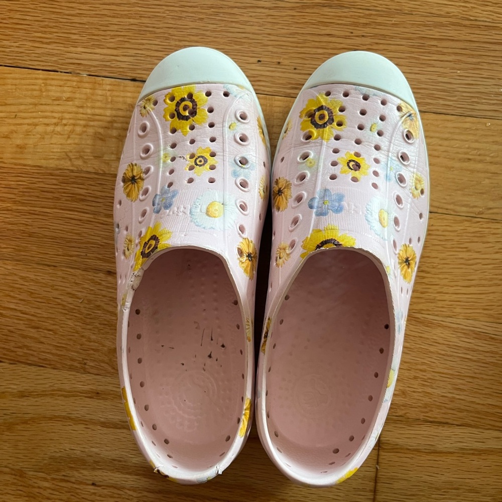 Native Jefferson flower shoes